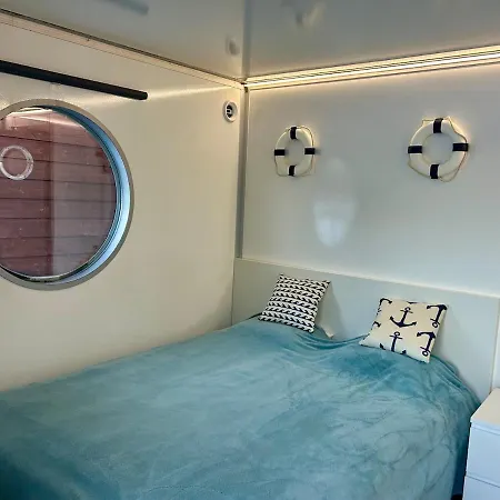 بوتيل Unique Houseboat On The With Wood-fired Sauna
